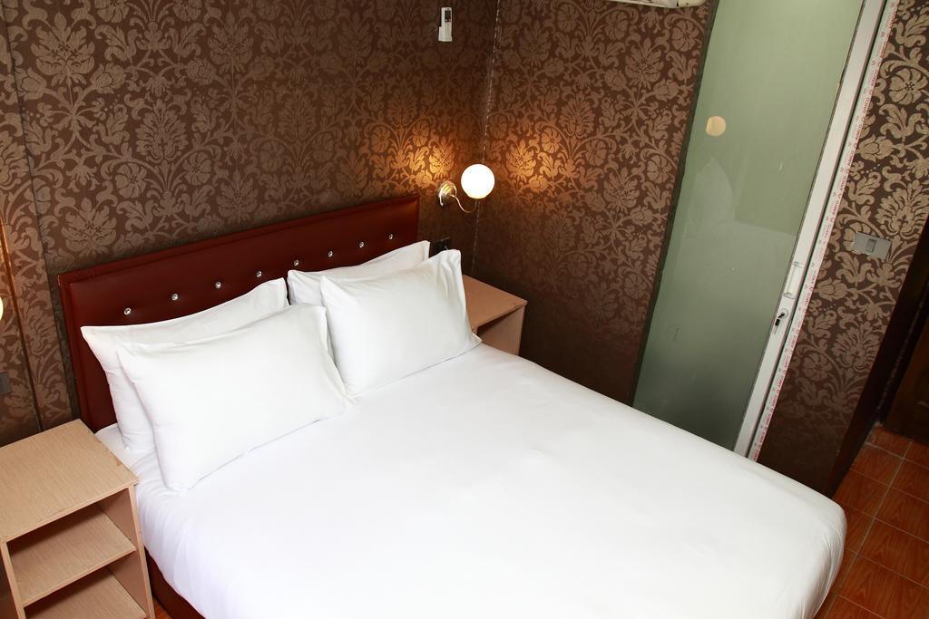 Harrys Suite Hotel Bangkok Szoba fotó