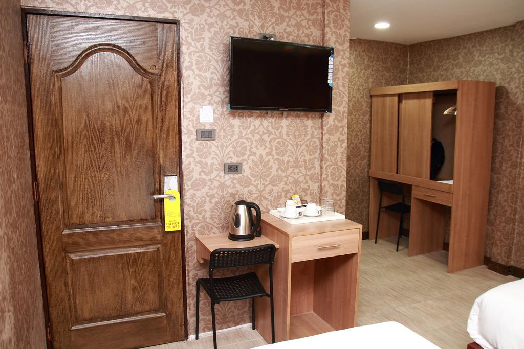 Harrys Suite Hotel Bangkok Szoba fotó
