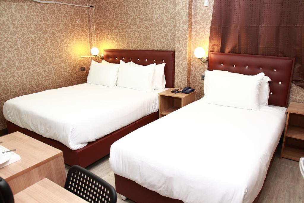 Harrys Suite Hotel Bangkok Szoba fotó