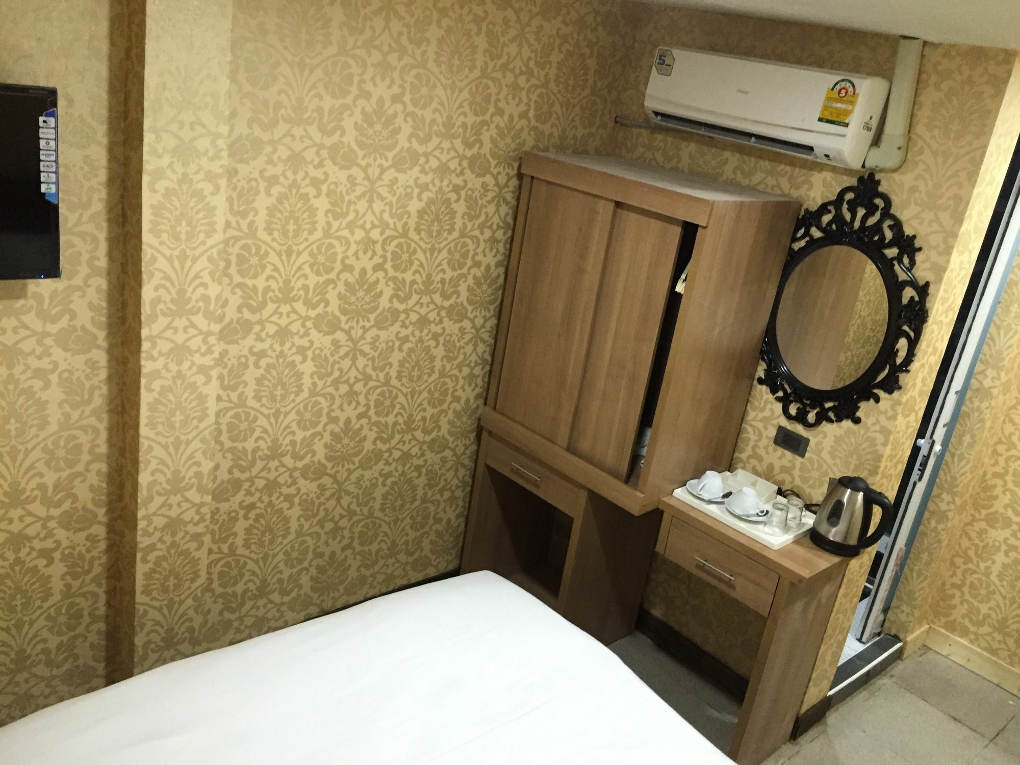 Harrys Suite Hotel Bangkok Kültér fotó